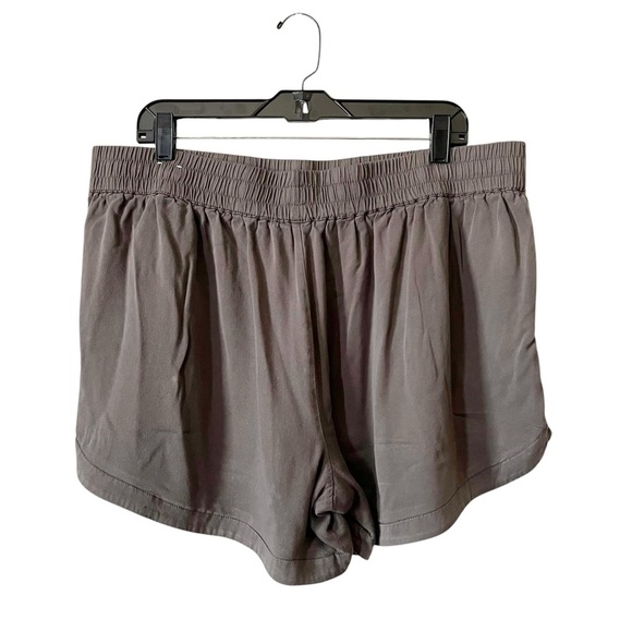 Maurices Shorts Women's Plus Size 20W Olive Rayon Pockets Pull On Elastic Waist - Picture 3 of 6